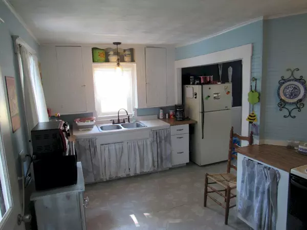 Madison, ME 04950,2 Fern ST