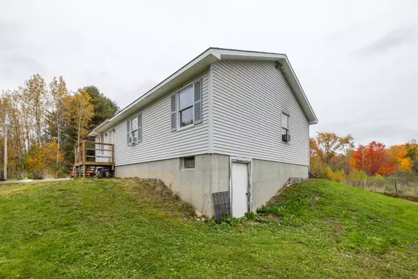 Sidney, ME 04330,17 Reds PL