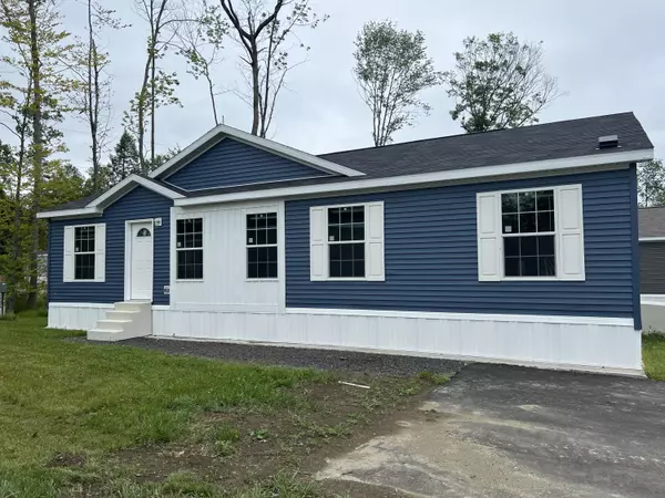 41 Punky LN, Waterville, ME 04901