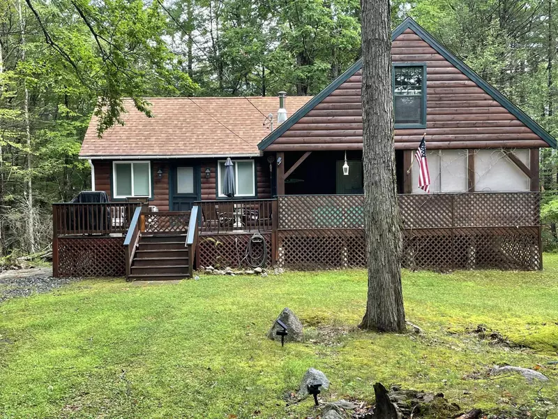 10 Ridge RD, Frye Island, ME 04071