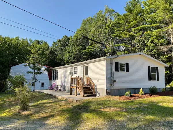 689 Gardiner RD, Wiscasset, ME 04578