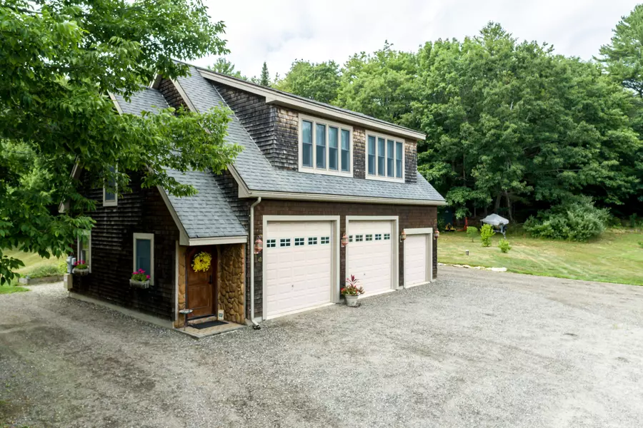 41 Labrador LN, Freeport, ME 04032