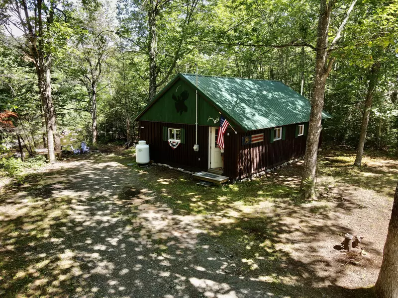 15 Snowbird LN, Abbot, ME 04406
