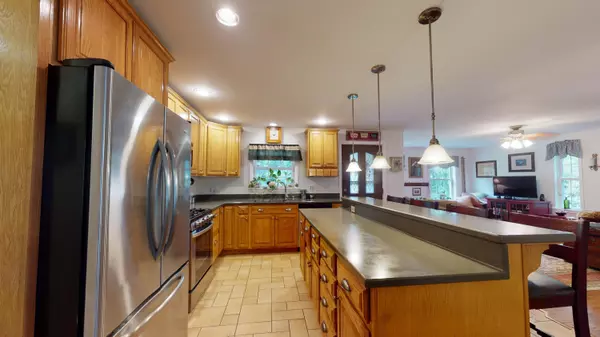 Mechanic Falls, ME 04256,10 Milton LN