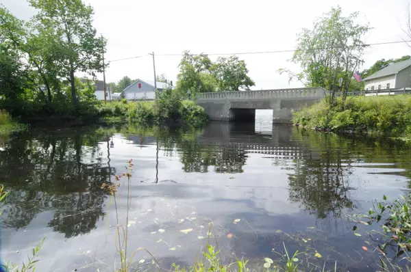 Cambridge, ME 04923,33 Main ST