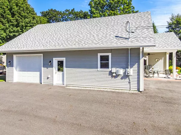 Gardiner, ME 04345,37 Riverview DR