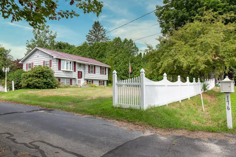176 Meadow RD, Topsham, ME 04086