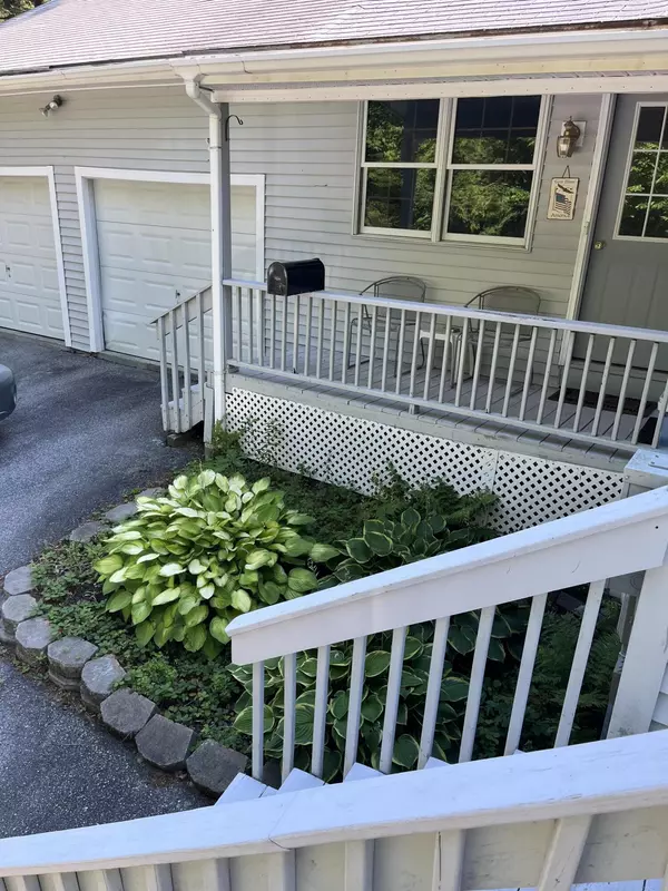 Raymond, ME 04071,33 Charles LN