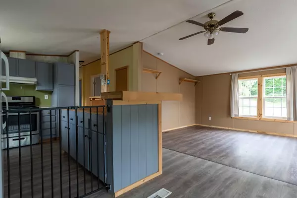 Whitefield, ME 04353,211 Hunts Meadow RD