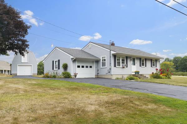 4 Trafton LN, Kittery, ME 03904