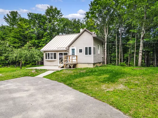 385 Drummond RD, Sidney, ME 04330