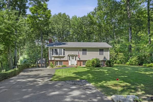 27 Collinwood CIR, Windham, ME 04062