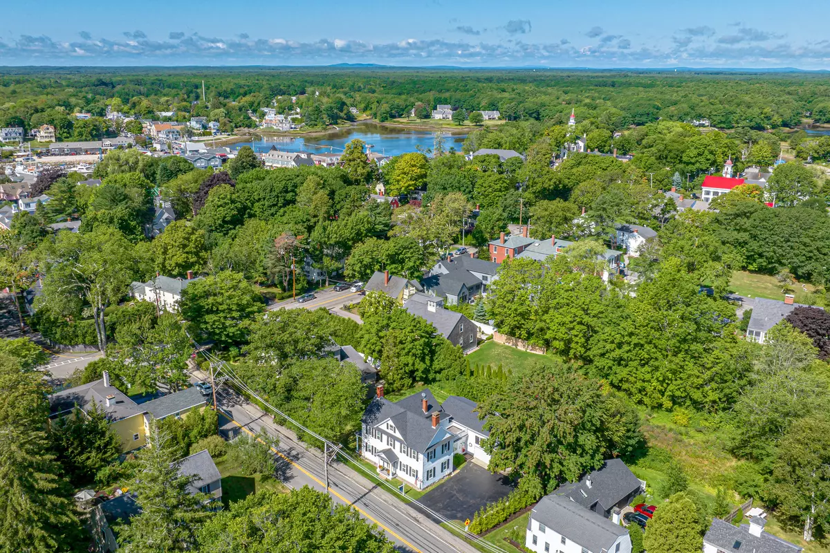 Kennebunkport, ME 04046,4 School ST