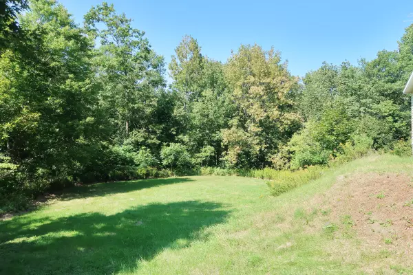 Vassalboro, ME 04989,75 Main ST