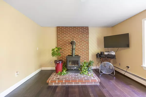 Naples, ME 04055,97 Lewis RD