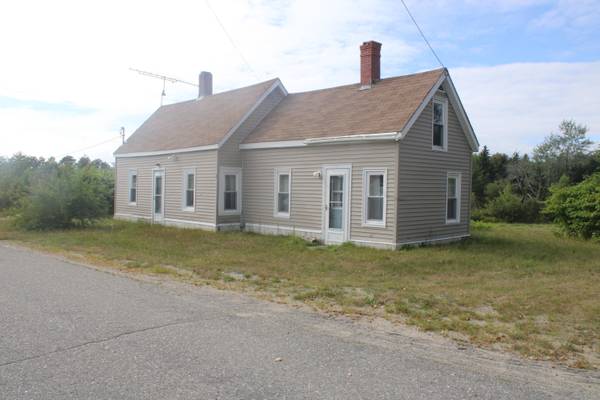 29 Davis RD, Machias, ME 04654