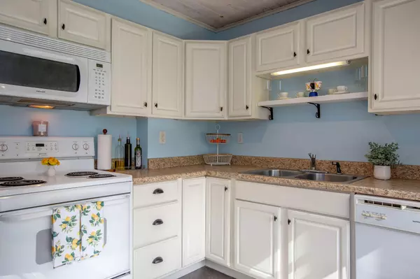 Wiscasset, ME 04578,589 Birch Point RD