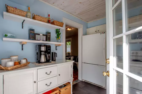 Wiscasset, ME 04578,589 Birch Point RD