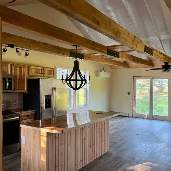 16 Gray RD, Palmyra, ME 04965