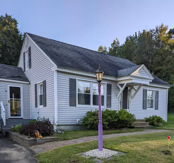 16 Ipswich ST, Auburn, ME 04210