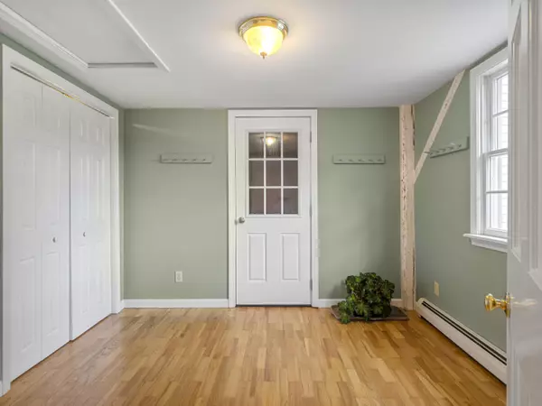 Hanover, ME 04237,84 Howard Pond RD