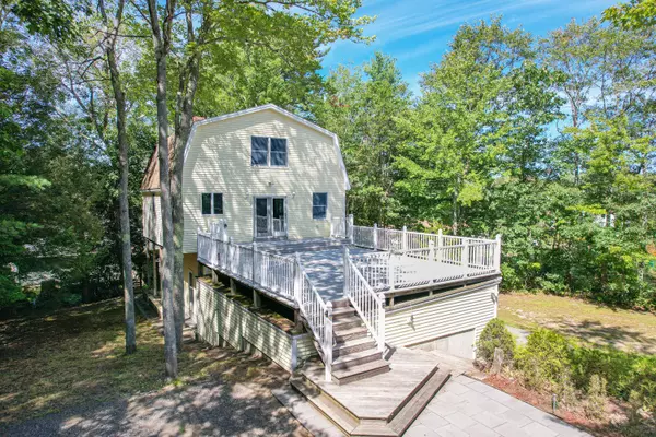 14 Dakota DR, Topsham, ME 04086