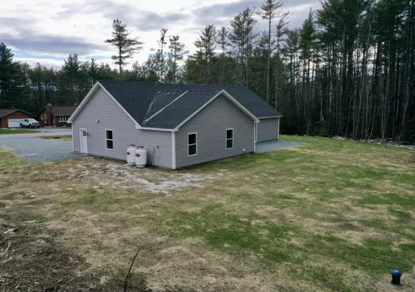 Hermon, ME 04401,201 Newburgh RD