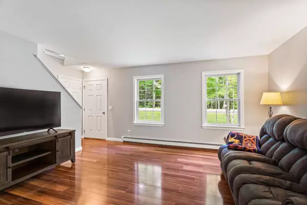 Warren, ME 04864,79 Greenwood AVE