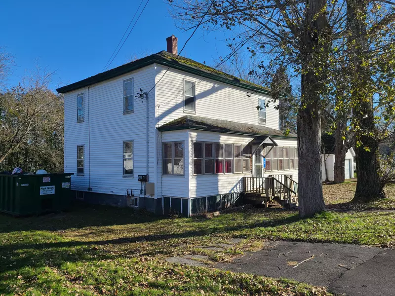 60 Summit ST, Baileyville, ME 04694