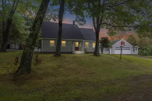 Topsham, ME 04086,19 Bradley Pond RD