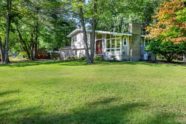 Topsham, ME 04086,16 Thomas AVE