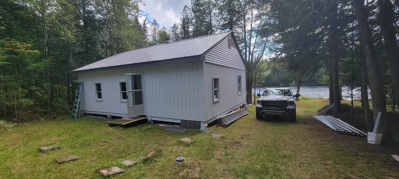 63 Pratt LN, Danforth, ME 04424