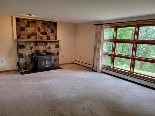 Liberty, ME 04949,74 Marshall Shore RD