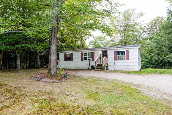 47 Round Stone RD, Mount Vernon, ME 04352