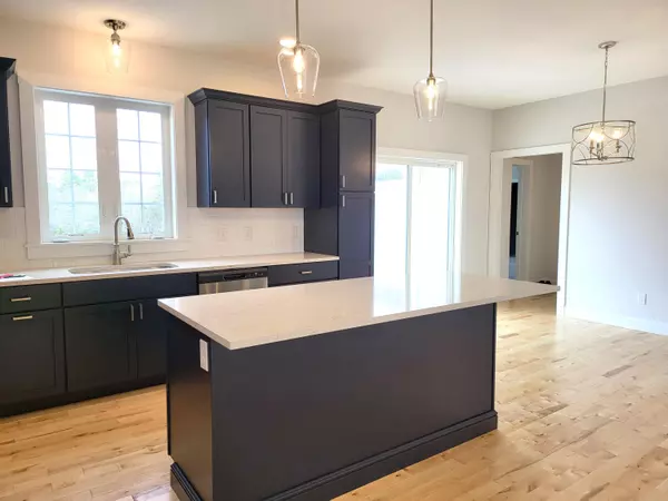 Kennebunk, ME 04043,6 Mockingbird LN