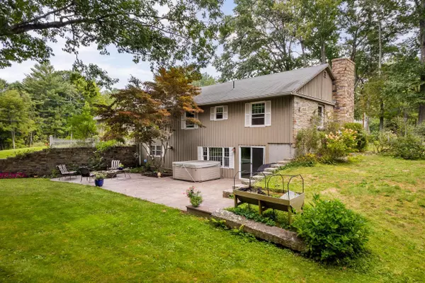 Dover, NH 03820,7 Dover Neck RD