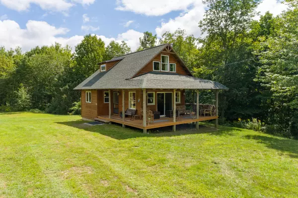 39 Moulton Hill LN, Thorndike, ME 04986