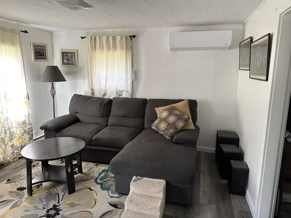 Passadumkeag, ME 04475,587 Main RD