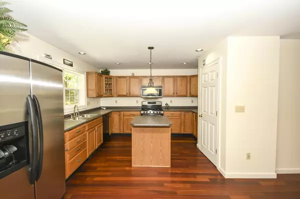 Wiscasset, ME 04578,32 Harrison LN