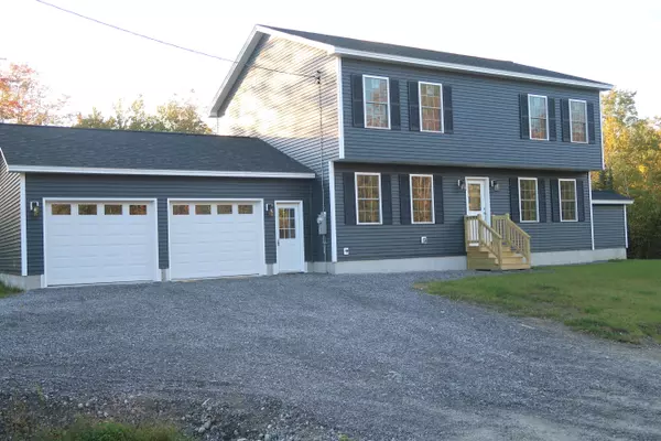 60 Angel CIR, Sidney, ME 04330