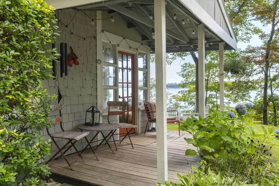 23 Daybreak LN, Yarmouth, ME 04096