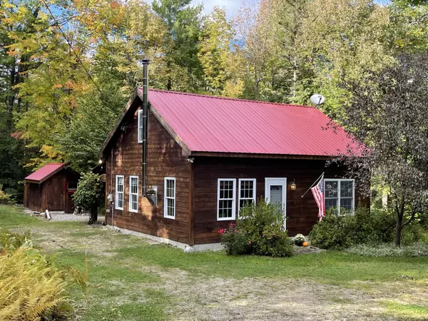 678 Station RD, Hebron, ME 04238