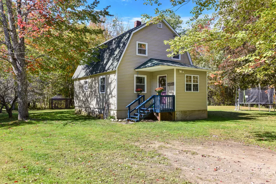 480 Mutton LN, Clinton, ME 04927