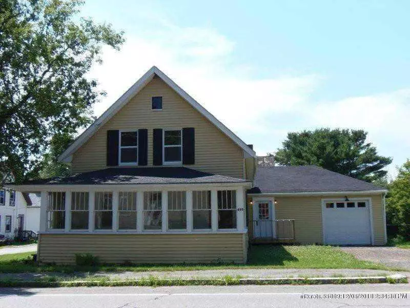 Vassalboro, ME 04989,880 Main ST