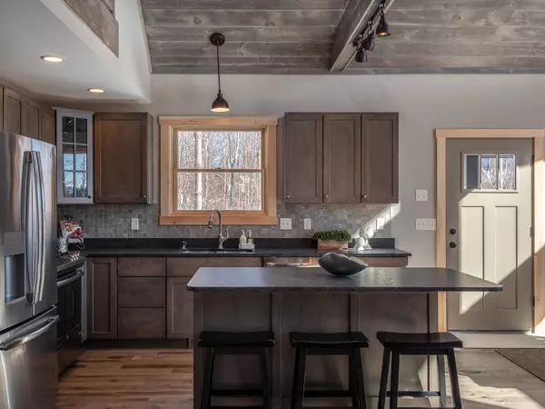 Newry, ME 04261,7 Vail DR