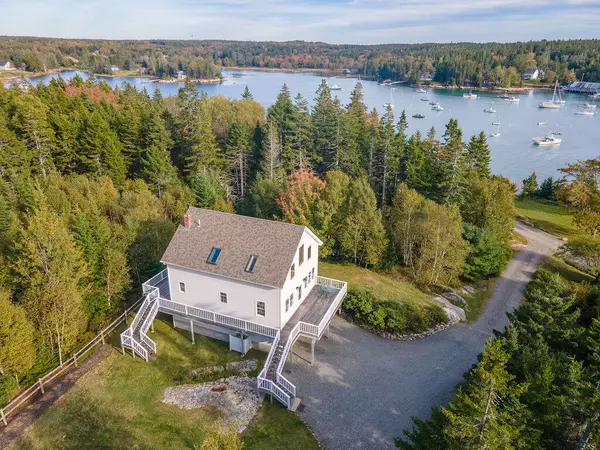 91 Whitman RD, Stonington, ME 04681