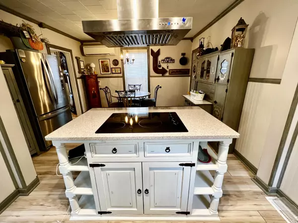 Old Town, ME 04468,72 Oak ST