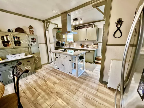 Old Town, ME 04468,72 Oak ST