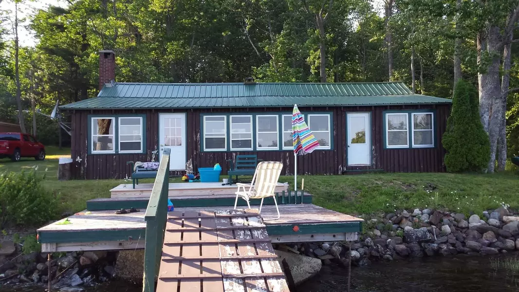 39 Chase RD, Baileyville, ME 04694