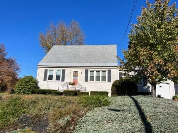 5 Chase AVE, Mexico, ME 04257